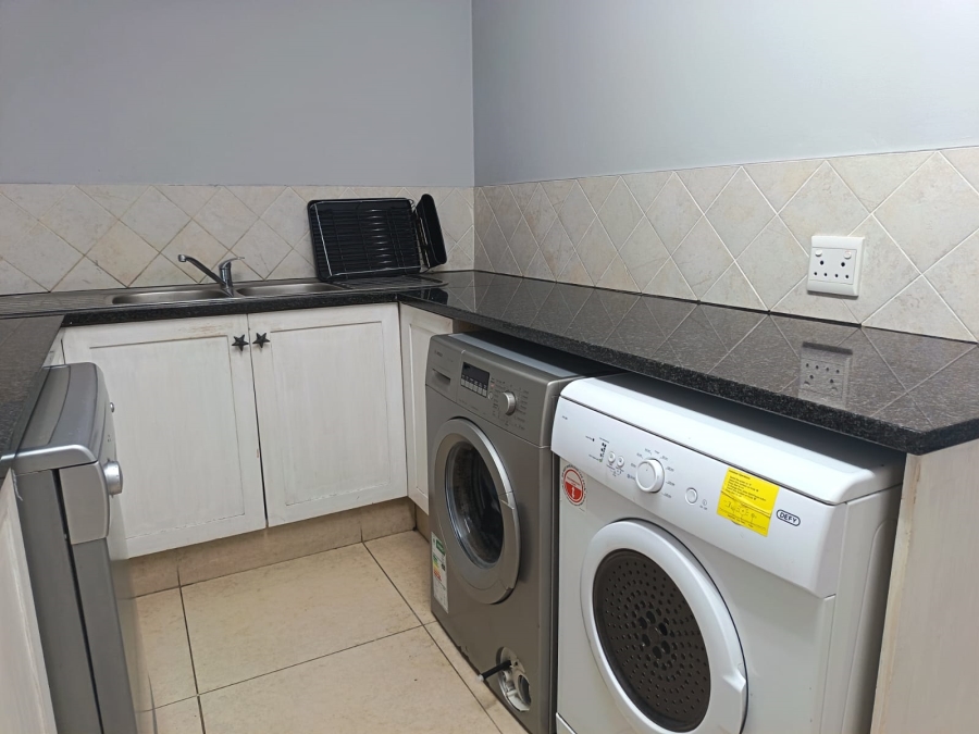 To Let 3 Bedroom Property for Rent in Jeffreys Bay Central Eastern Cape